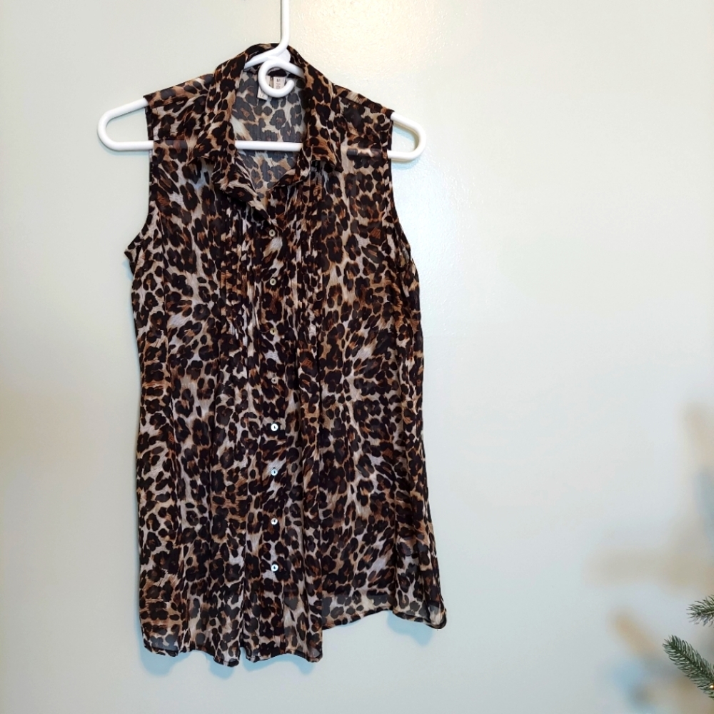 Madison animal print top Size Medium